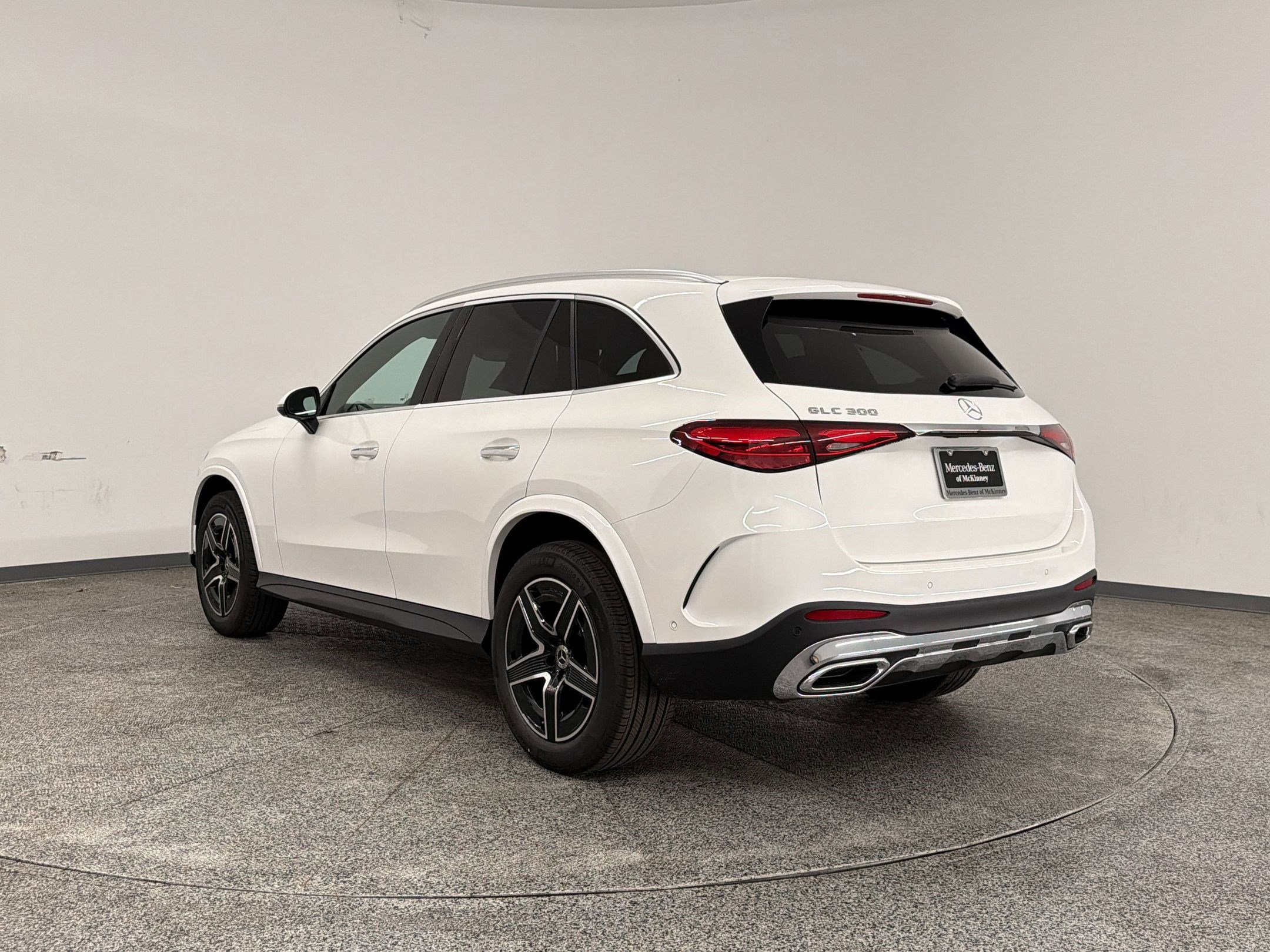 Used 2026 Mercedes-Benz GLC 300 image 3