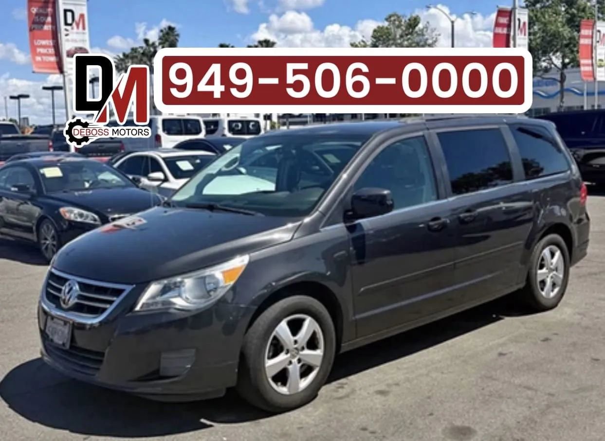 Used 2011 Volkswagen Routan SE image 1