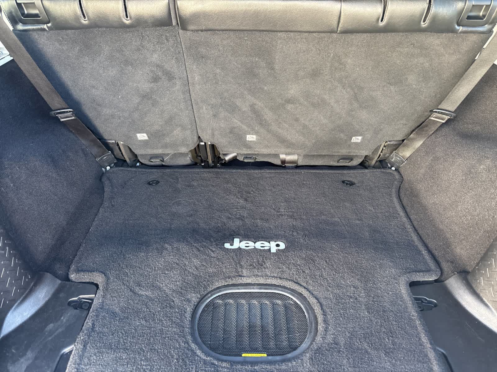 Used 2016 Jeep Wrangler Unlimited Sahara w/ Max Tow Package AWD/4WD image 15