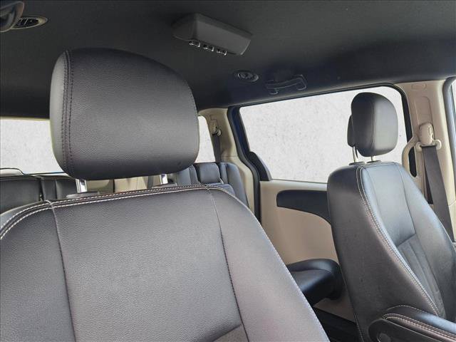 Used 2019 Dodge Grand Caravan SXT FWD image 13