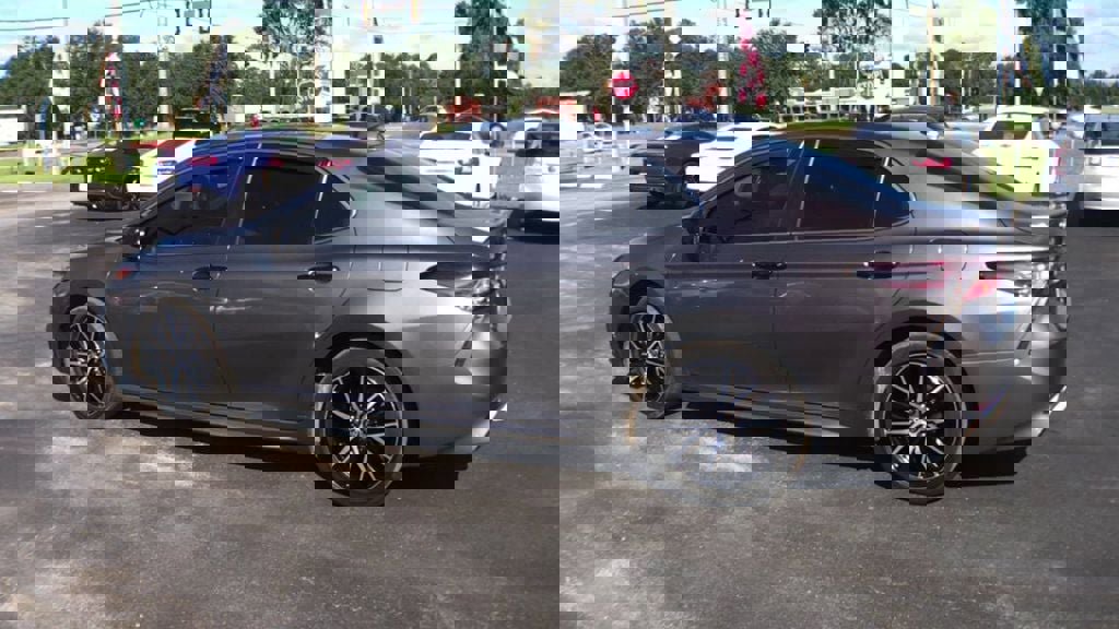 Used 2021 Toyota Camry SE image 6