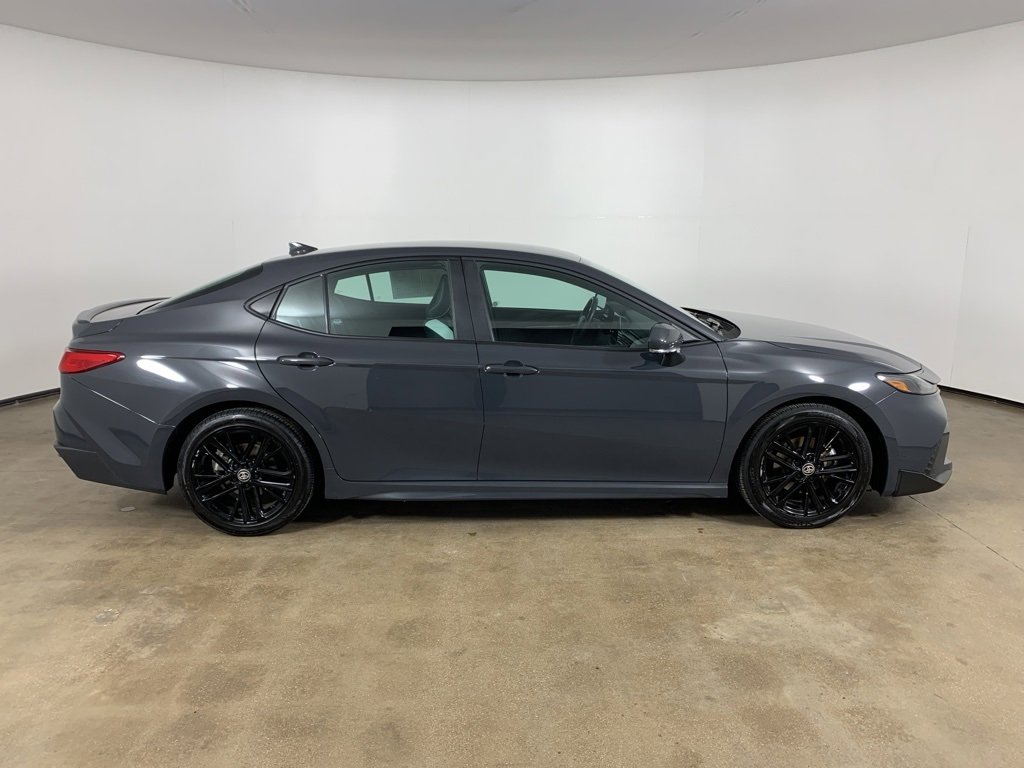 Used 2025 Toyota Camry SE image 7