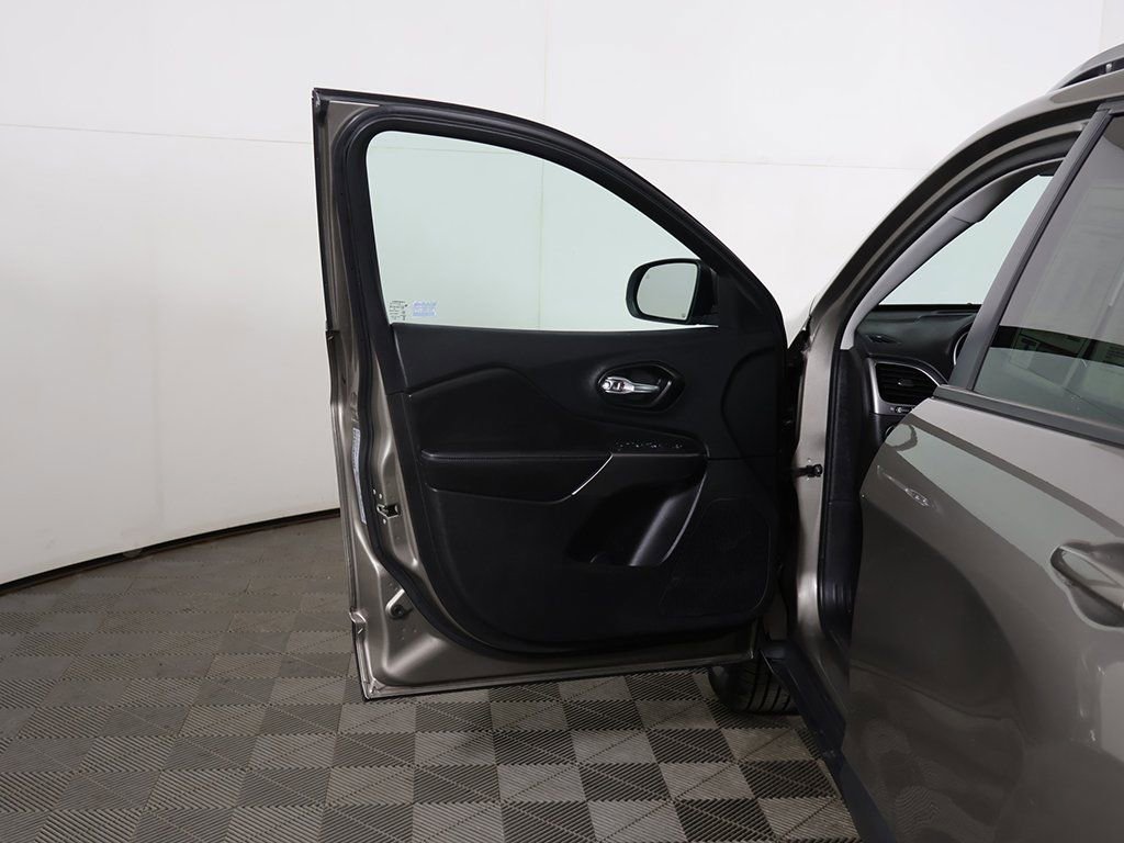 Used 2021 Jeep Cherokee Latitude image 15