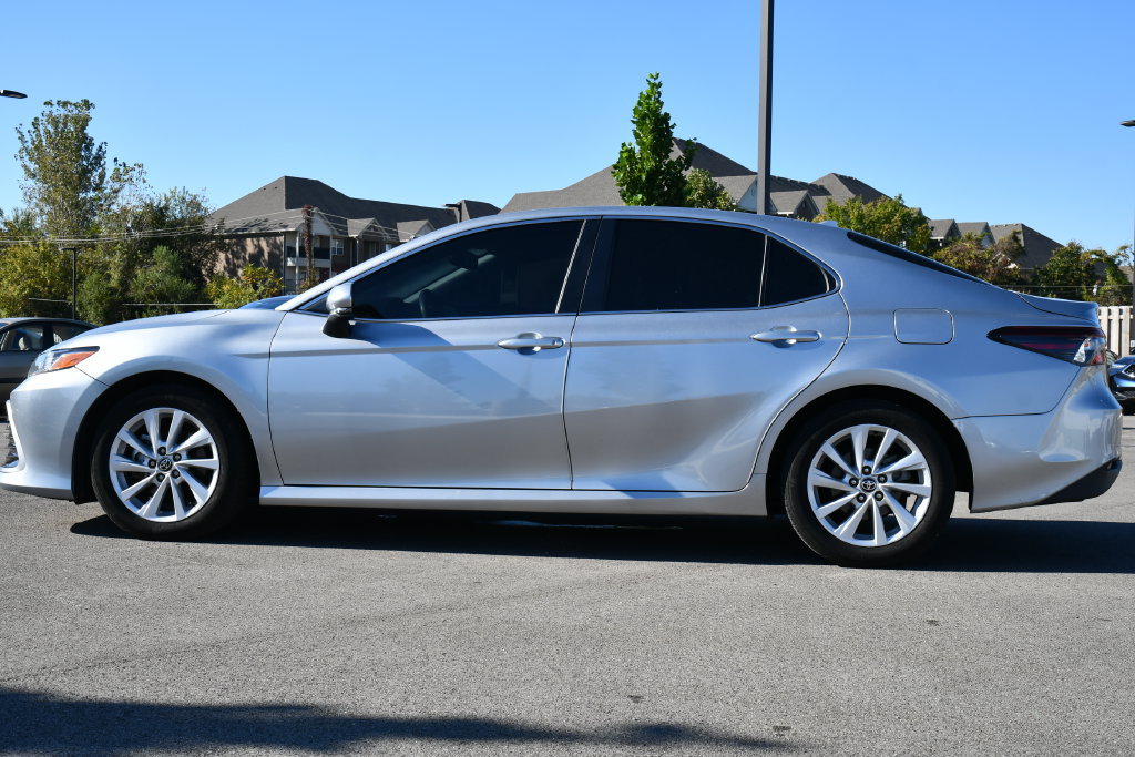 Used 2021 Toyota Camry LE w/ Convenience Package FWD image 6