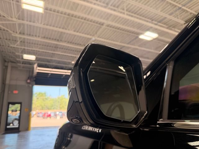 Used 2024 Chevrolet Suburban High Country AWD/4WD image 17