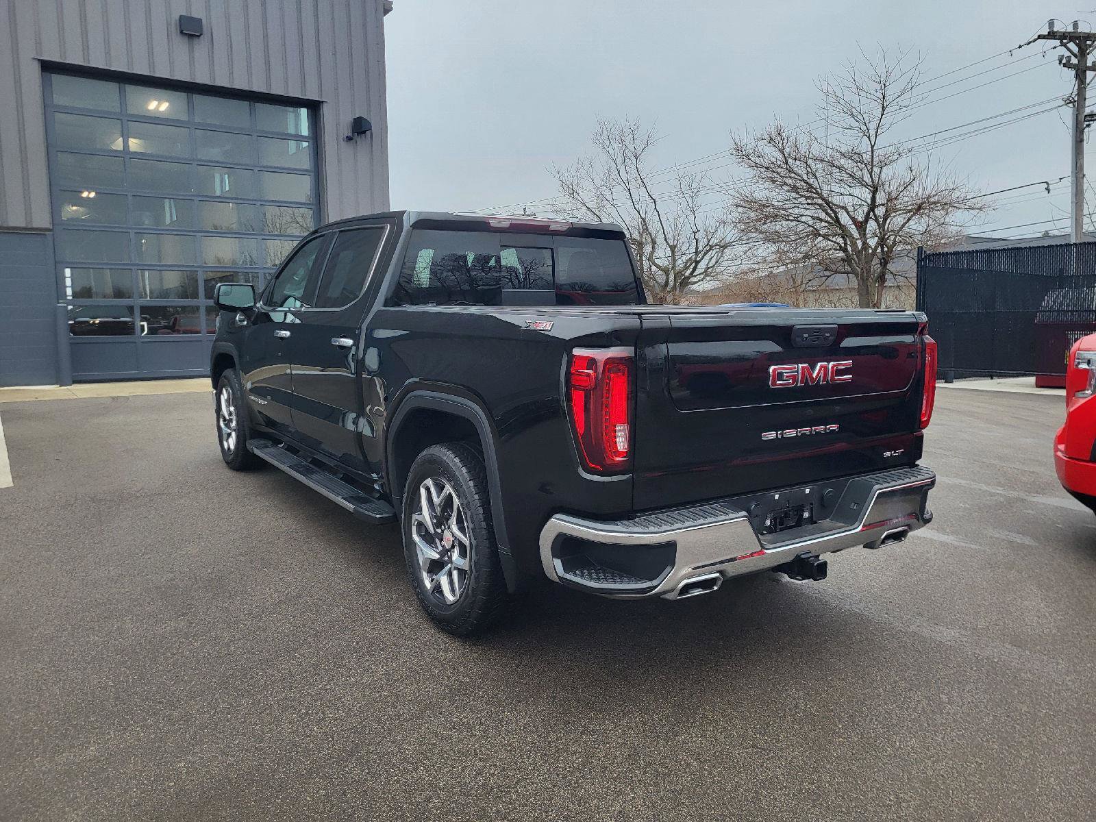 Used 2023 GMC Sierra 1500 SLT w/ SLT Premium Package image 5