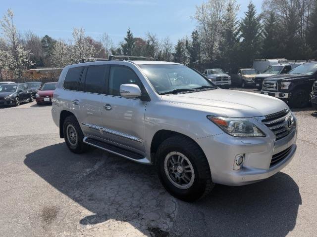 Used 2013 Lexus LX 570 4WD image 9