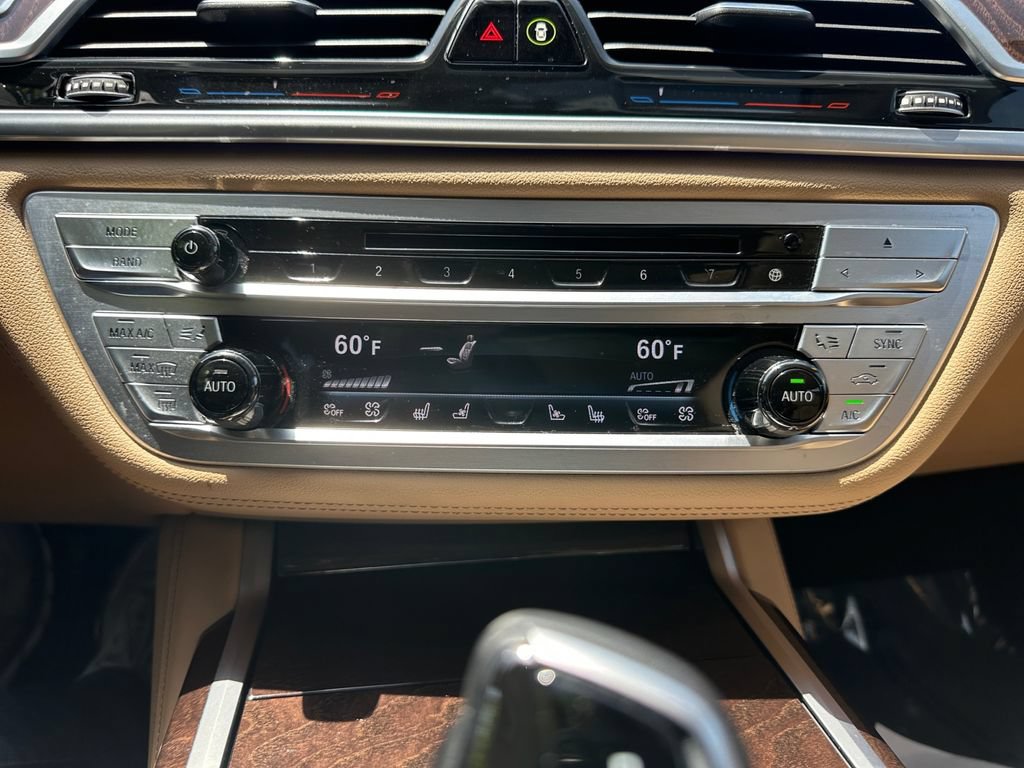 Used 2020 BMW 750i xDrive w/ Executive Package AWD/4WD image 18