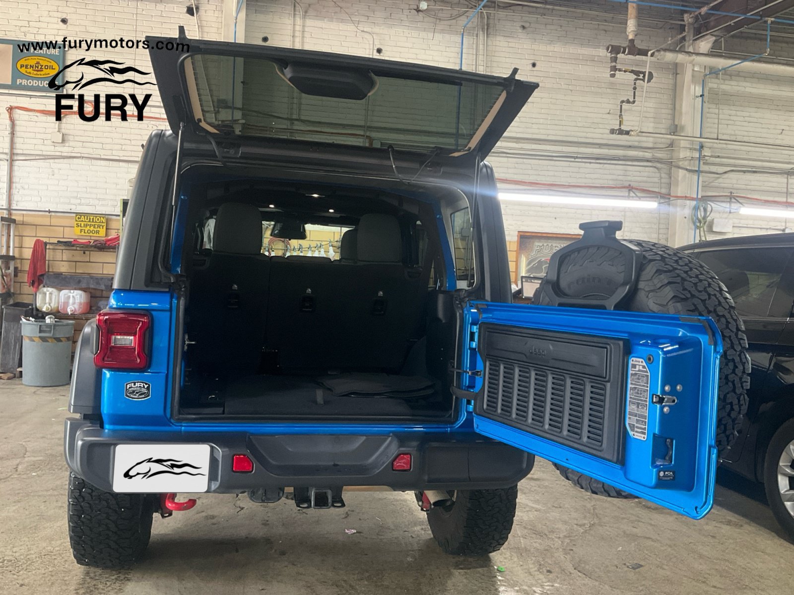 Used 2025 Jeep Wrangler Unlimited Rubicon w/ Convenience Group AWD/4WD image 22