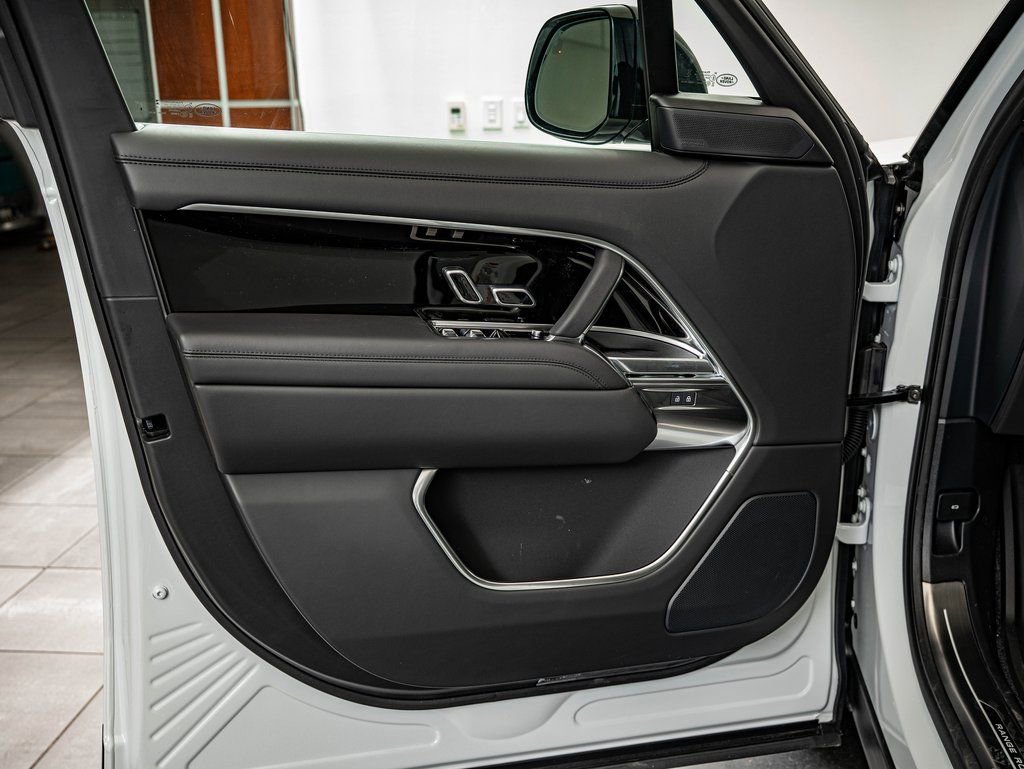 New 2026 Land Rover Range Rover SE image 19