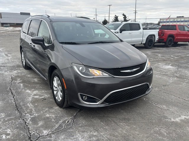 Used 2018 Chrysler Pacifica Touring-L Plus image 3