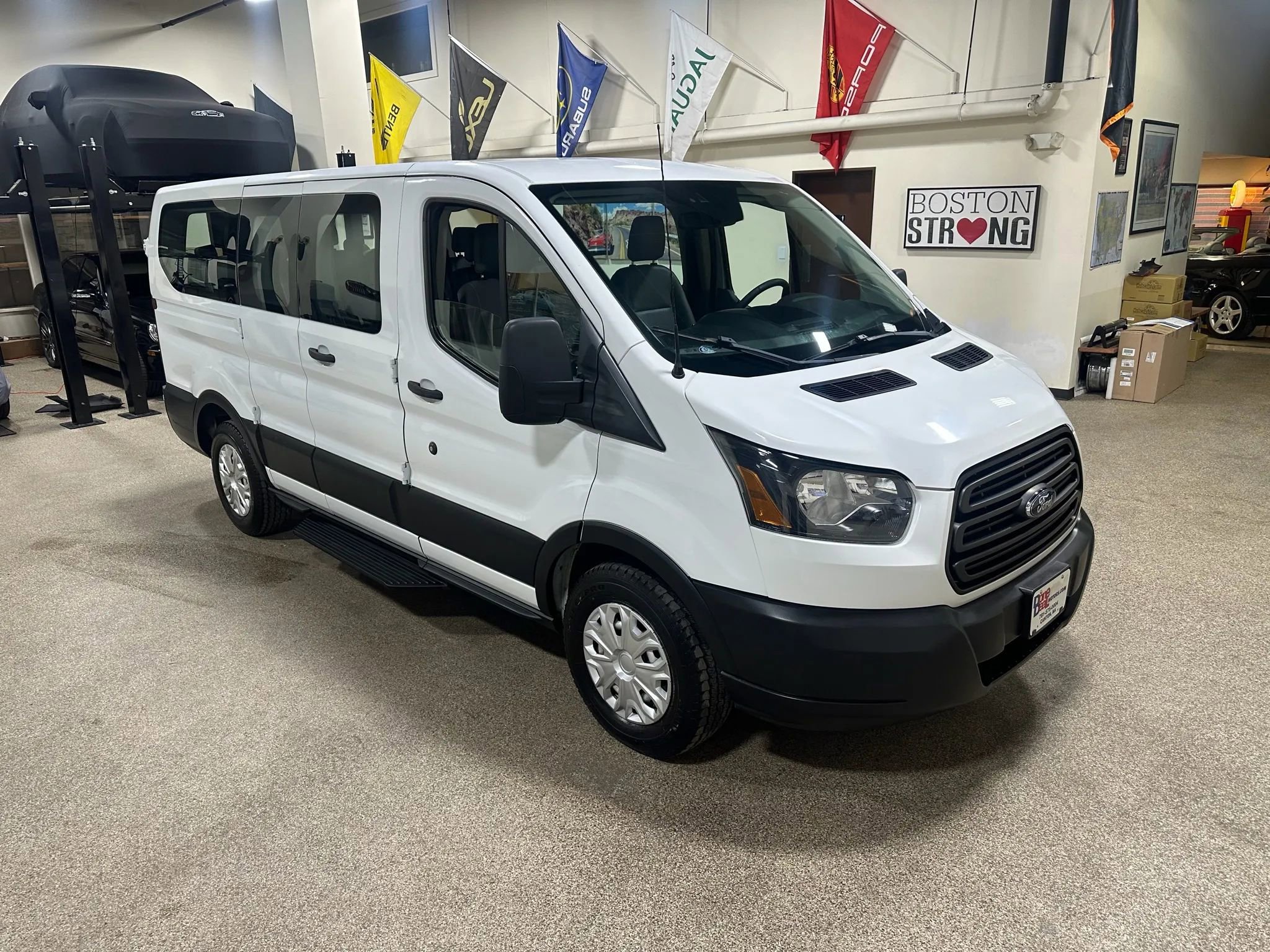 Used 2019 Ford Transit 150 XL image 5