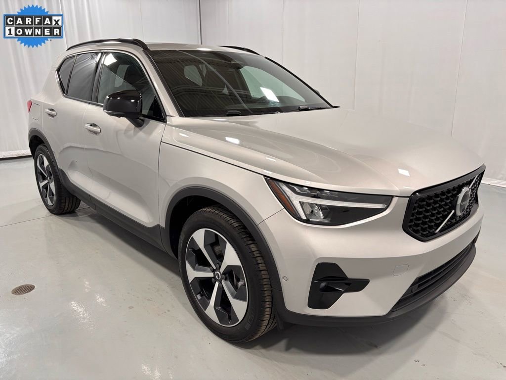 Certified 2025 Volvo XC40 B5 Plus image 6