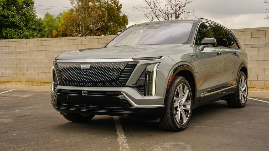New 2027 Cadillac Vistiq Luxury w/ LPO, Floor Liner Package AWD/4WD image 2