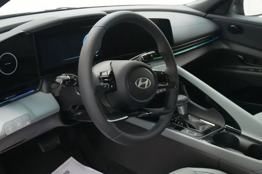New 2025 Hyundai Elantra Limited image 22