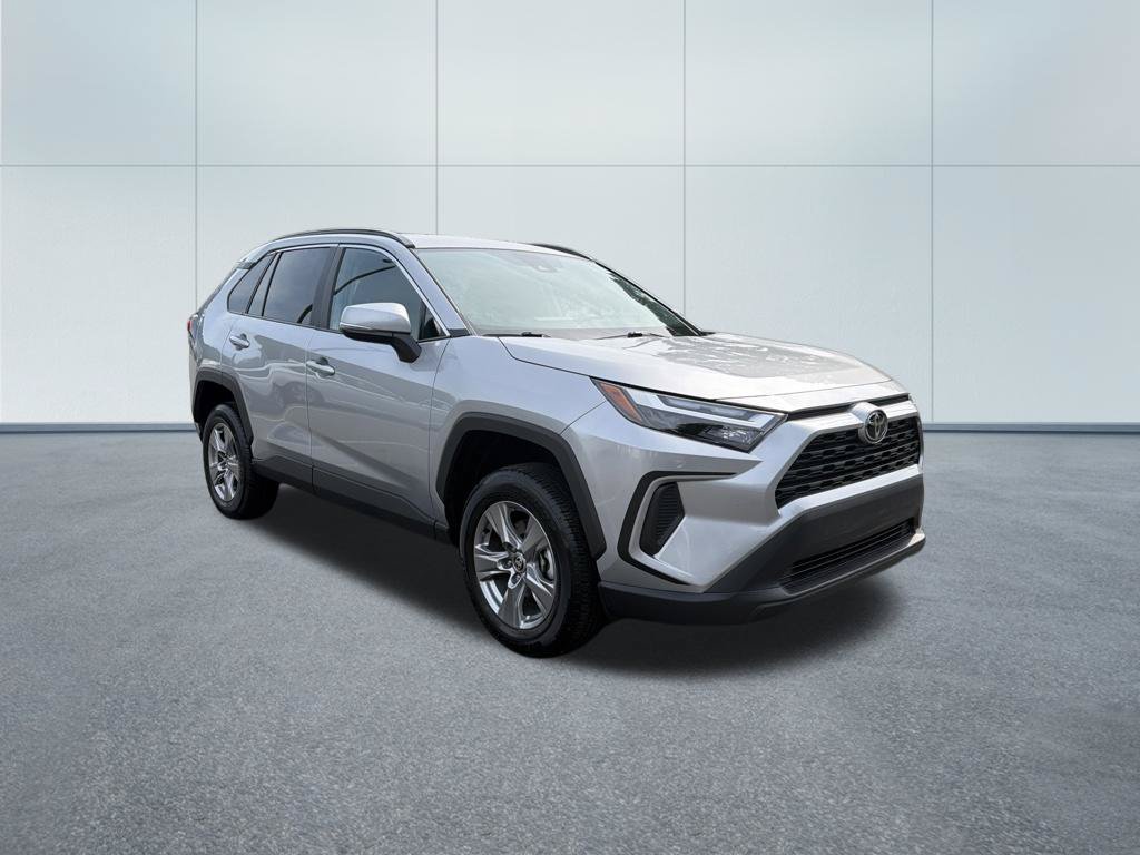 Used 2025 Toyota RAV4 XLE AWD/4WD image 4
