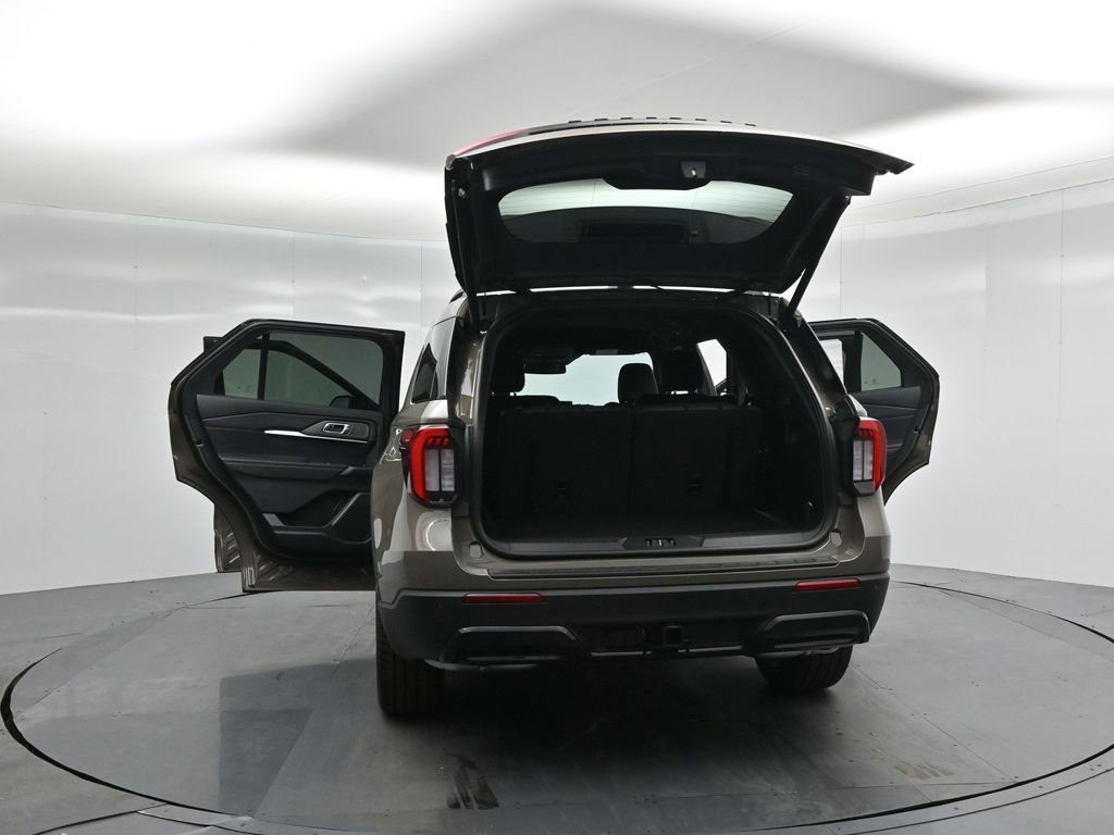 Used 2026 Ford Explorer ST-Line w/ ST-Line Street Pack RWD image 38