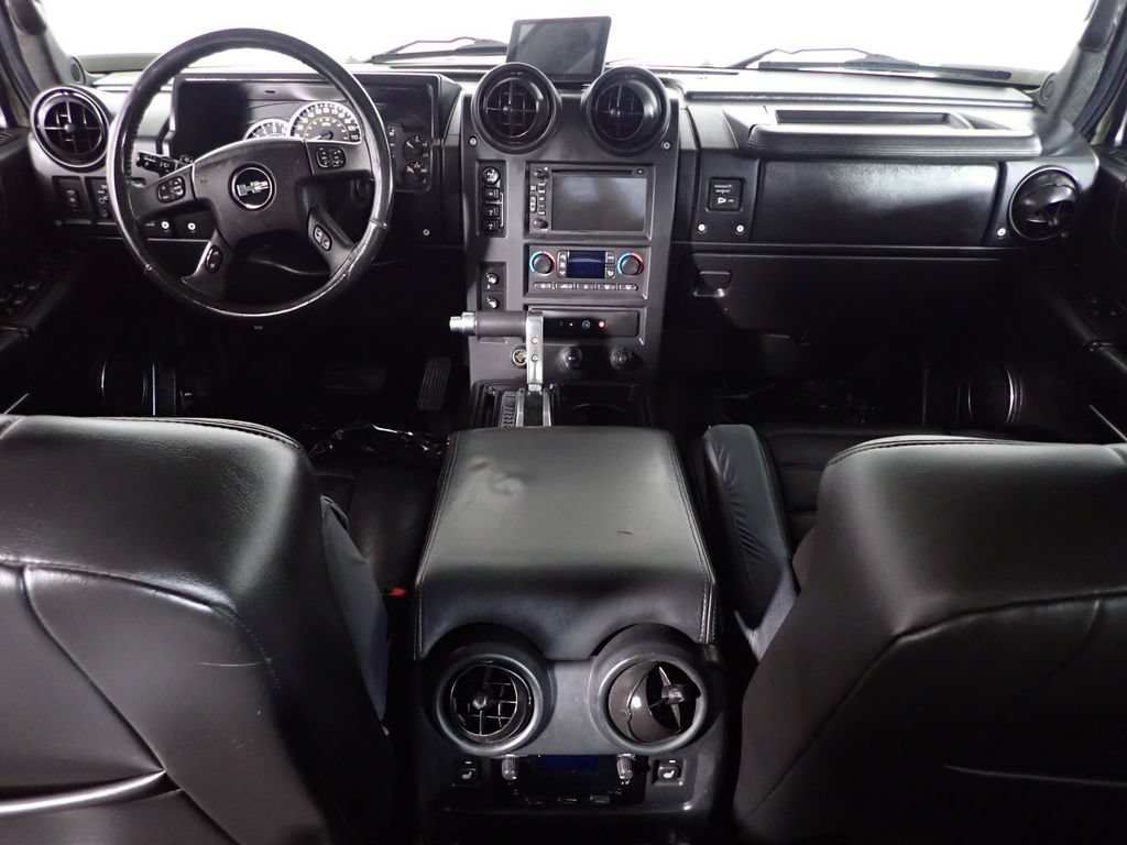 Used 2005 HUMMER H2 SUT w/ Preferred Equipment Group AWD/4WD image 32