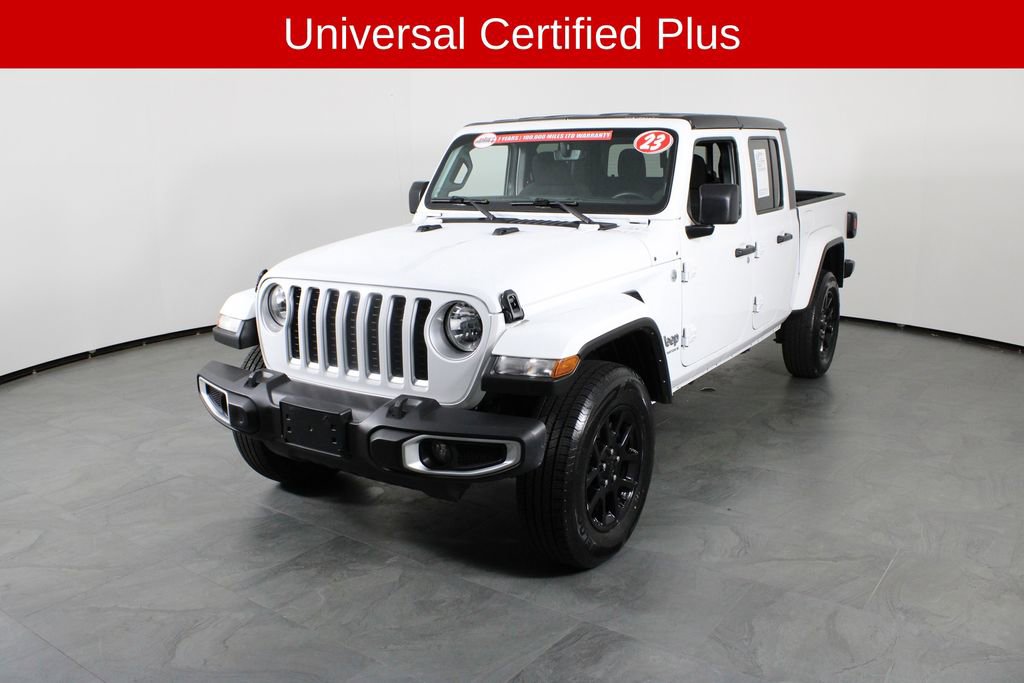 Used 2023 Jeep Gladiator Overland image 2
