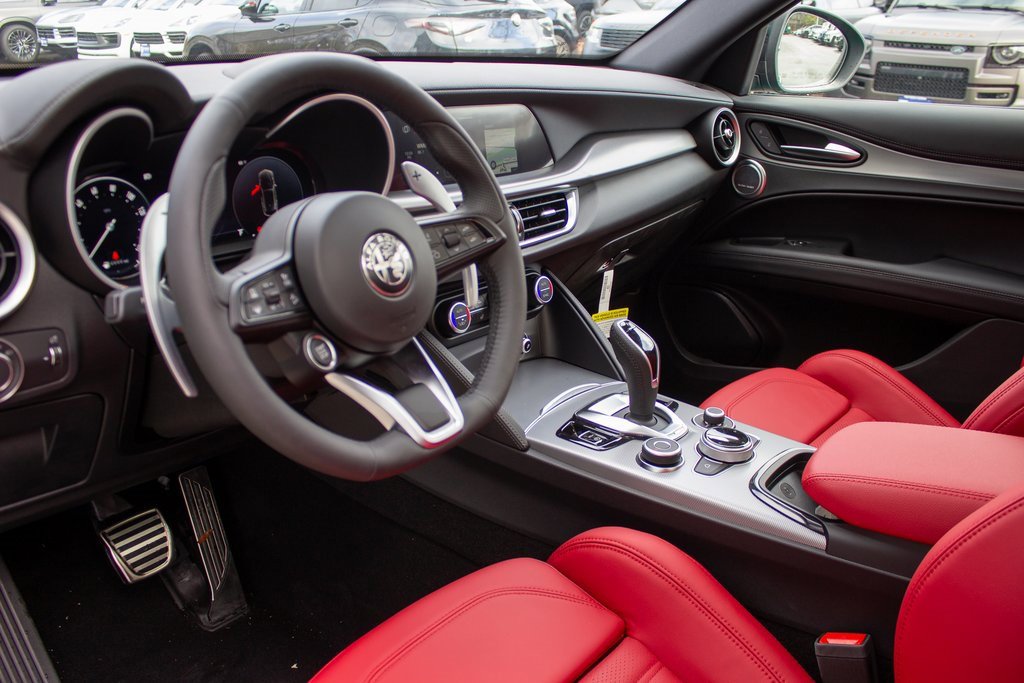 New 2025 Alfa Romeo Stelvio Sprint image 11
