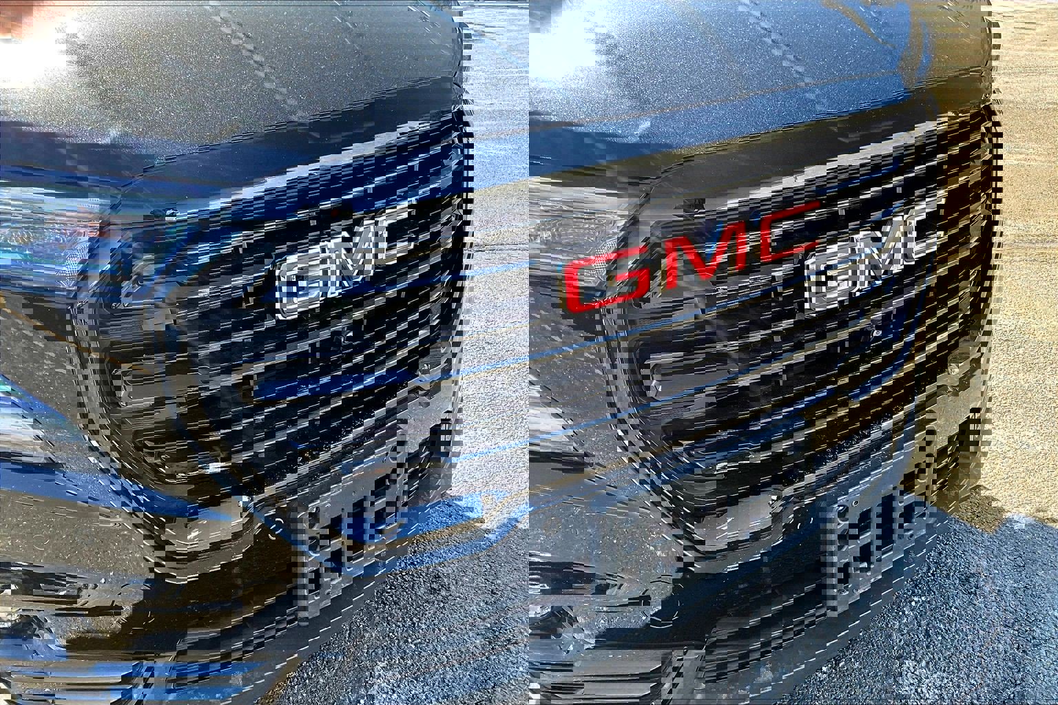 Used 2024 GMC Terrain SLT w/ Infotainment Package II image 23