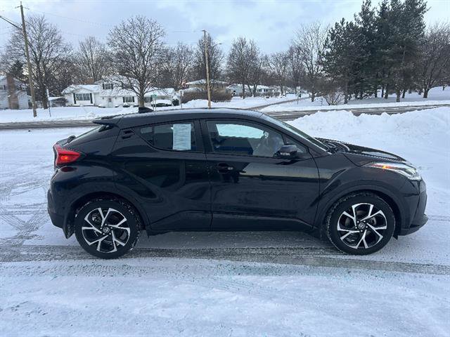 Used 2022 Toyota C-HR XLE image 7