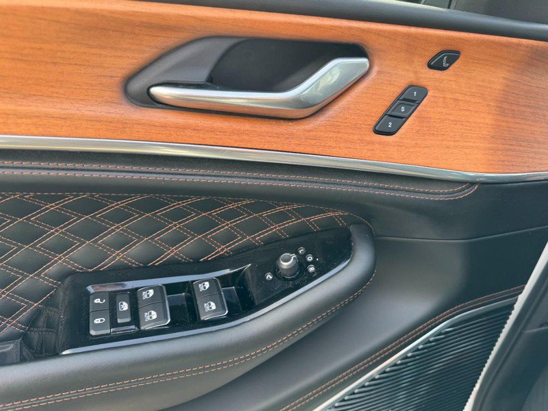 Used 2022 Jeep Grand Cherokee Summit image 17