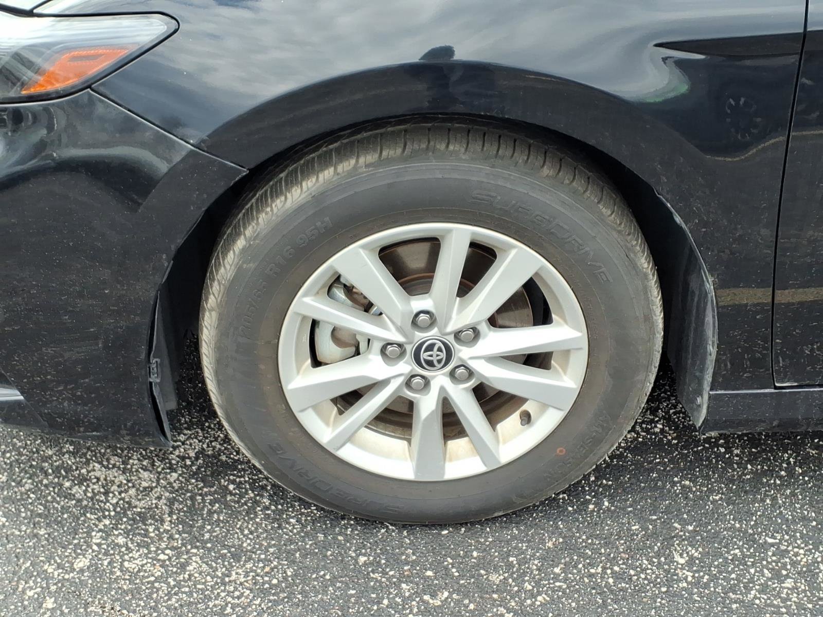 Used 2025 Toyota Camry LE image 33