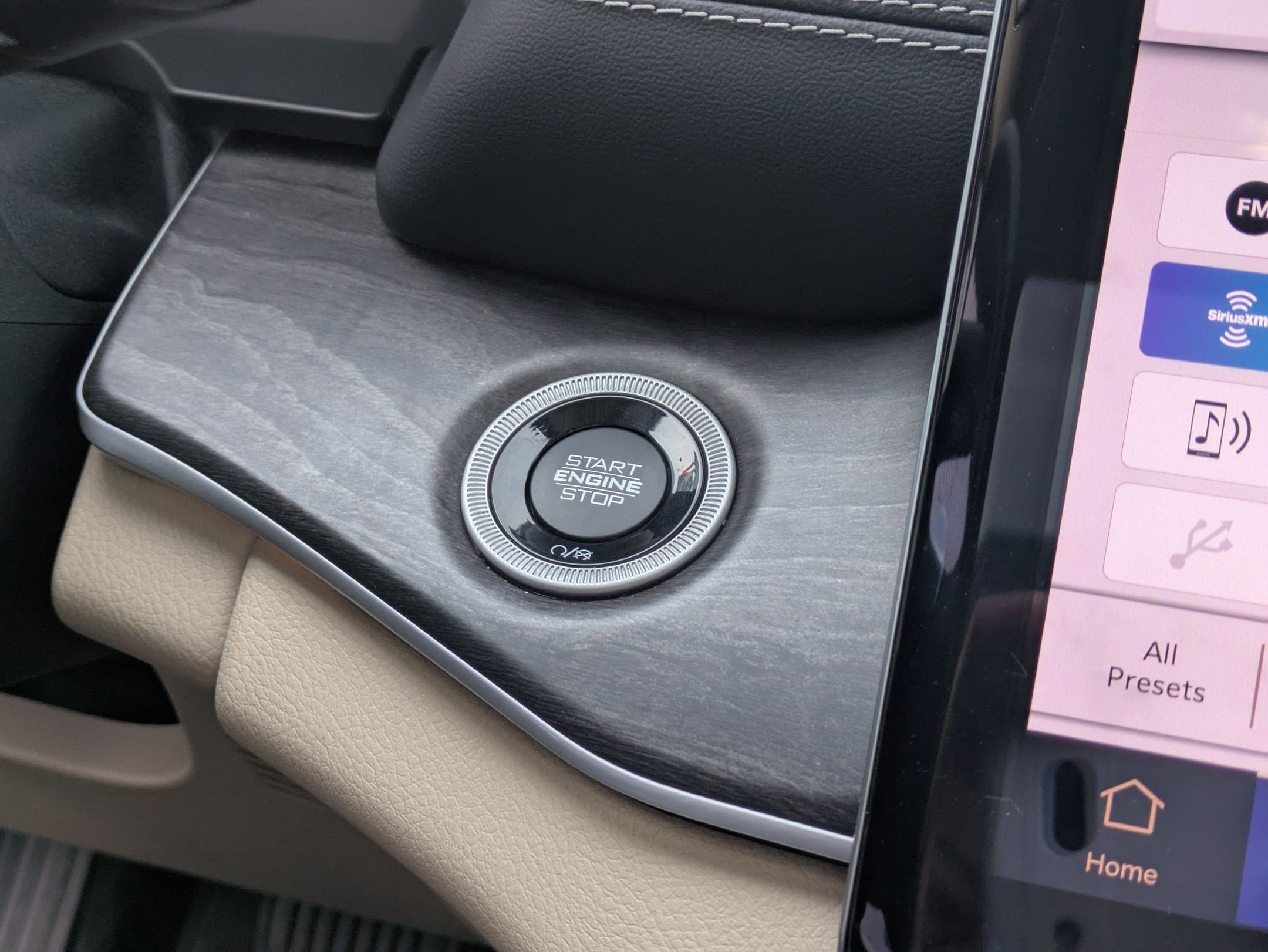 Used 2022 Jeep Grand Cherokee L Limited w/ Luxury Tech Group II image 19