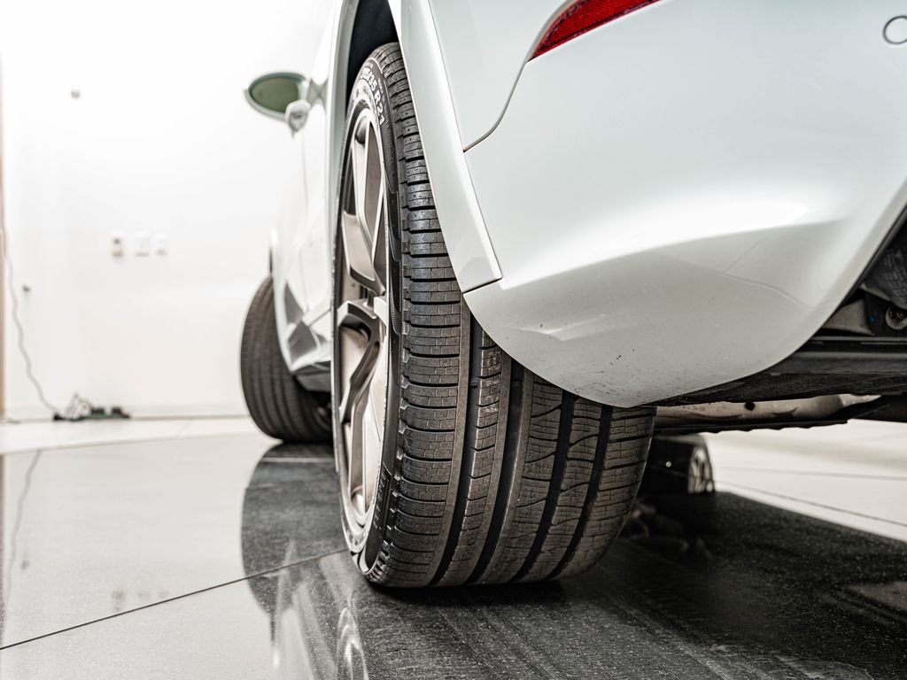 Certified 2023 Porsche Cayenne Platinum Edition image 52