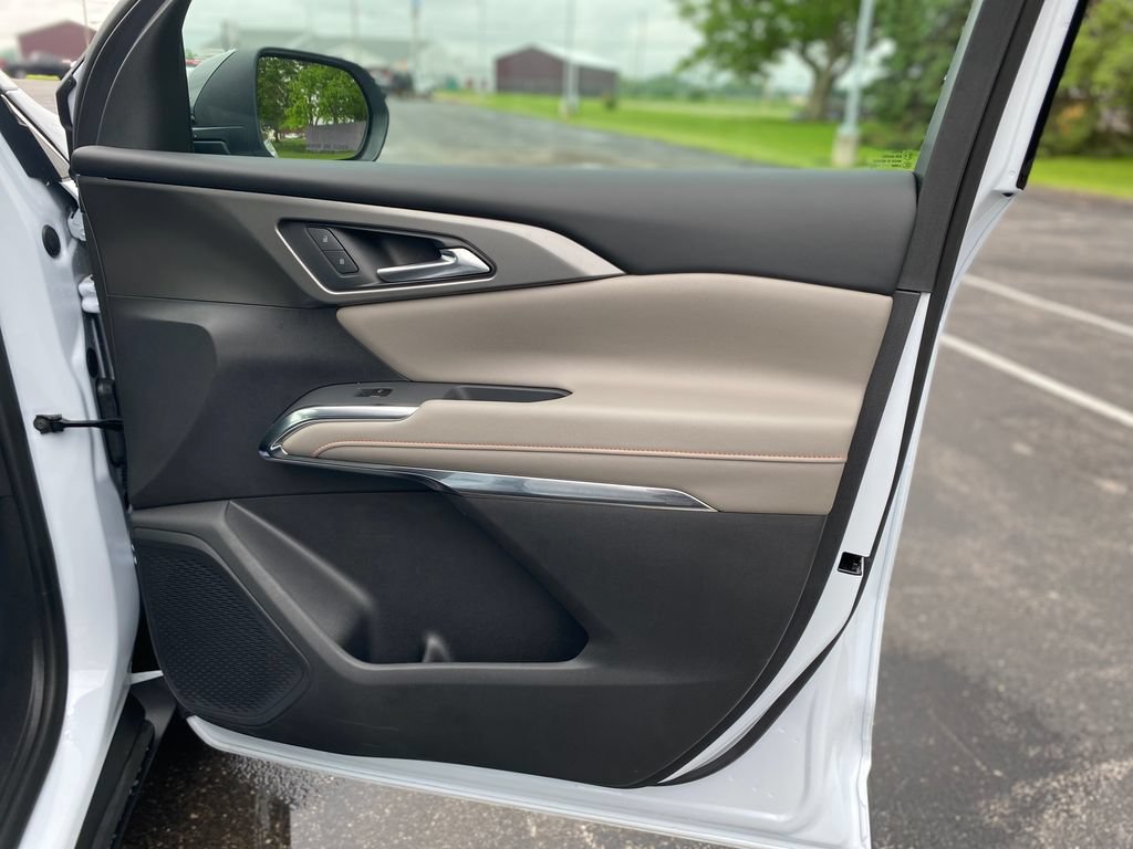 New 2026 Chevrolet Traverse LT w/ Driver Confidence Package FWD image 9