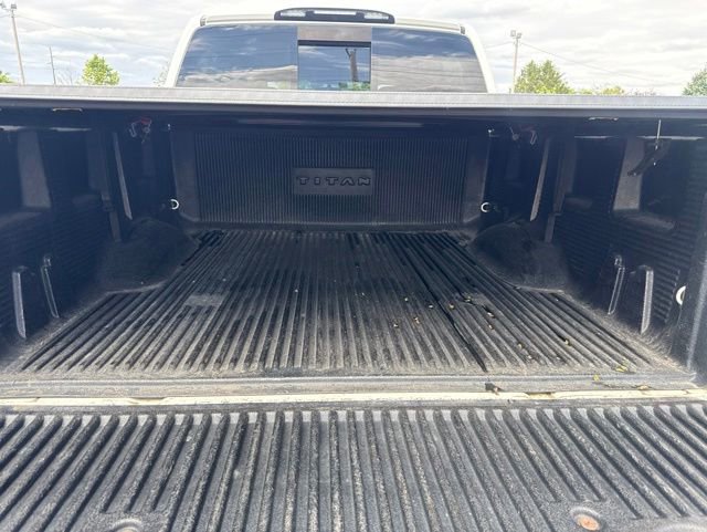 Used 2017 Nissan Titan SV AWD/4WD image 9