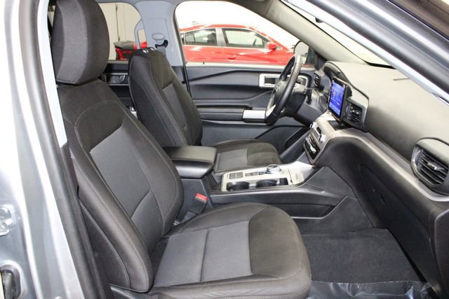 Used 2022 Ford Explorer XLT image 16