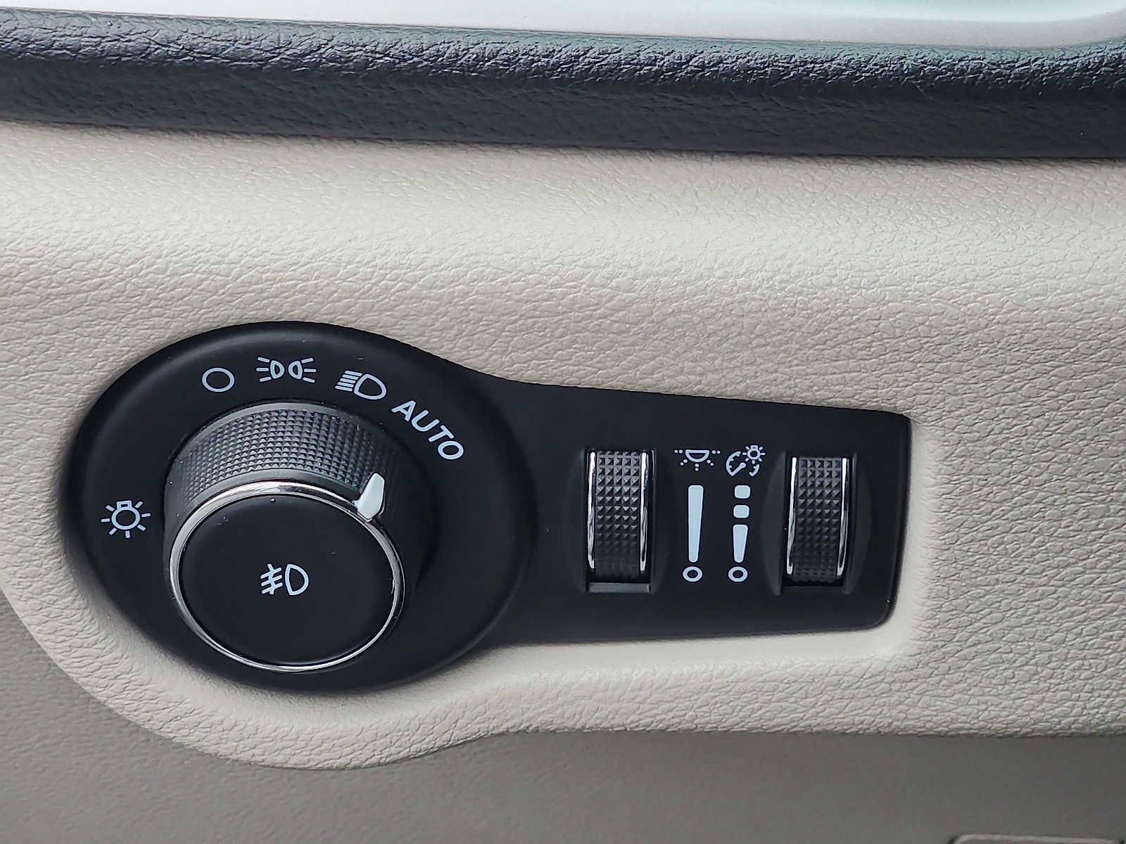 Used 2022 Chrysler Pacifica Touring-L image 24