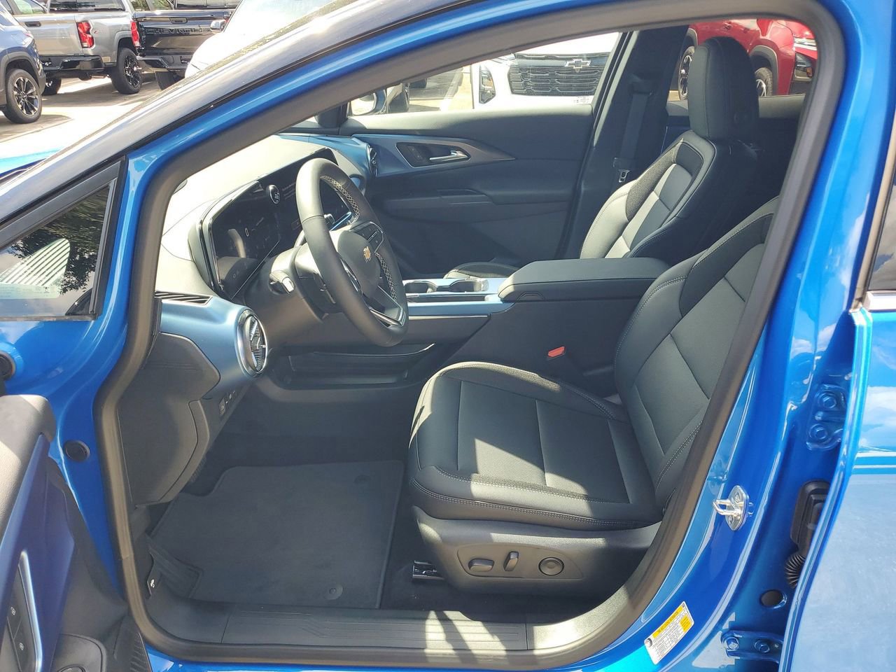 New 2025 Chevrolet Equinox EV LT image 17