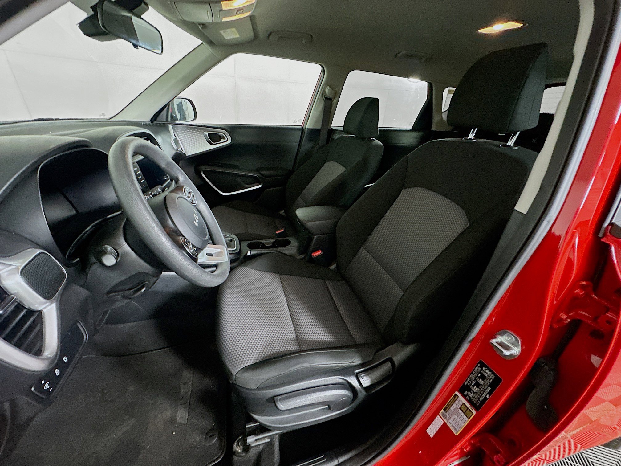 Used 2025 Kia Soul LX w/ LX Technology Package image 13