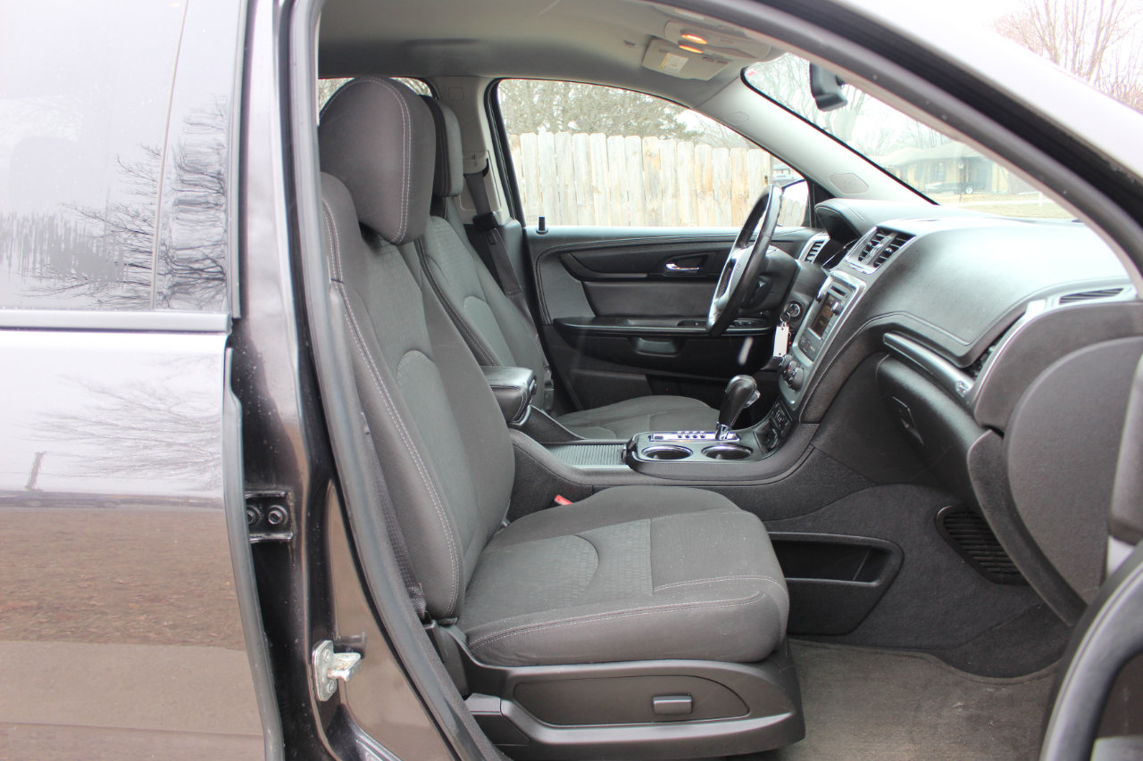 Used 2015 GMC Acadia SLE image 38