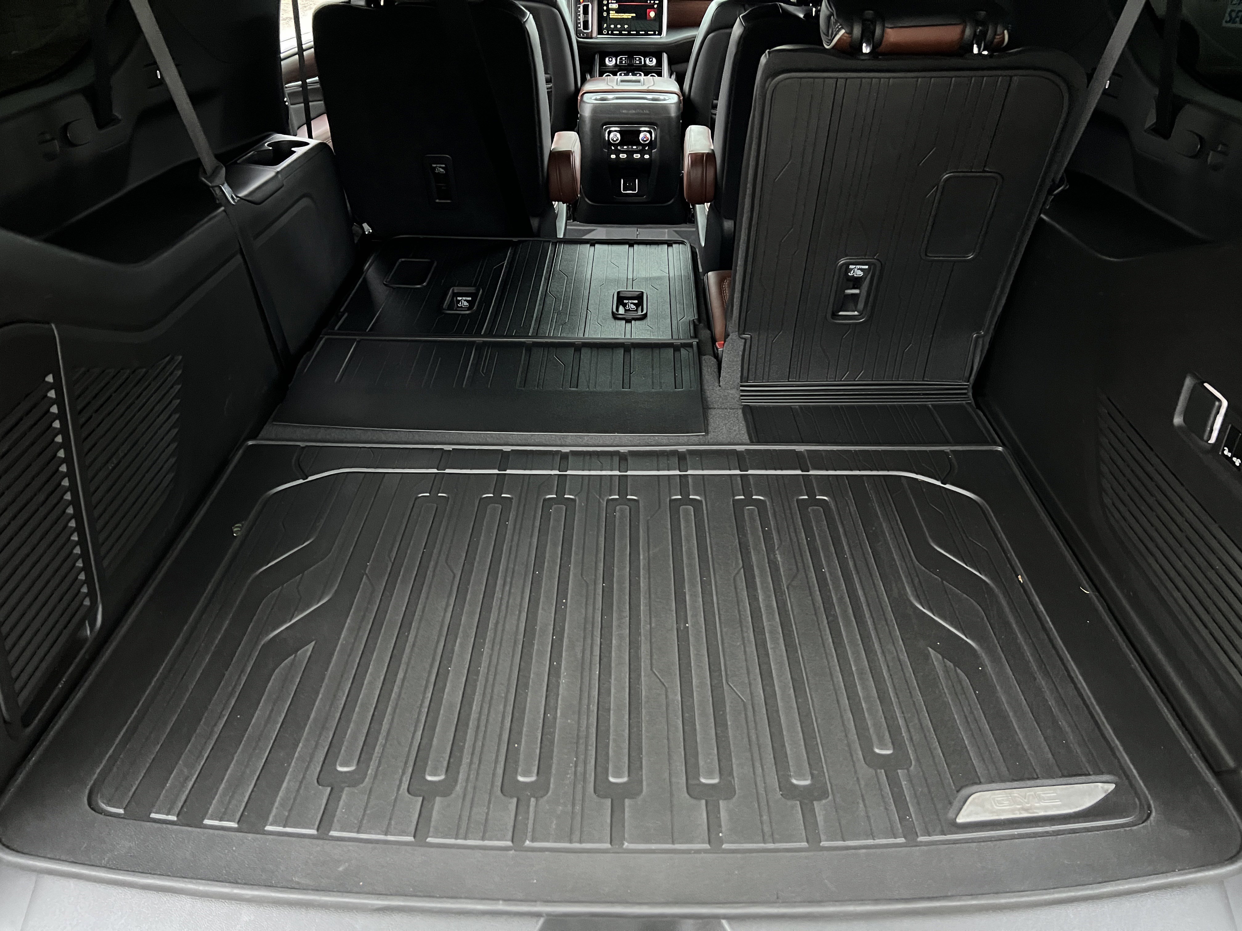 Used 2023 GMC Yukon XL Denali Ultimate w/ LPO, Floor Liner Package image 18