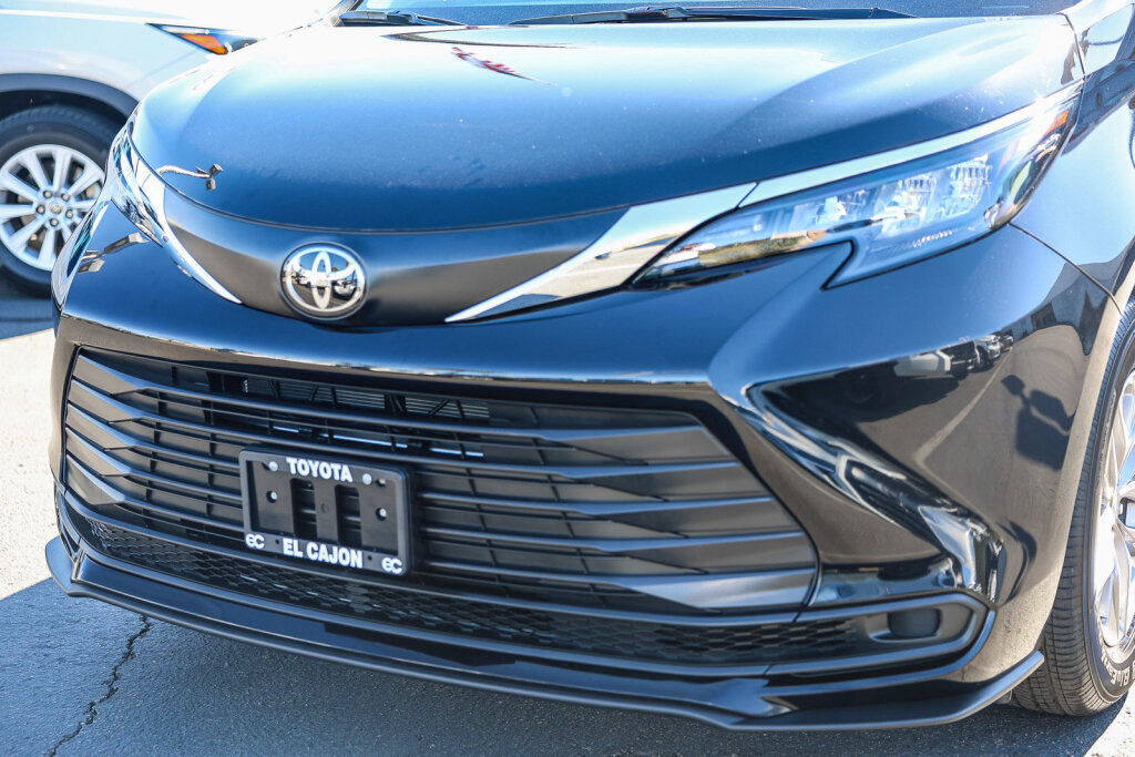 Certified 2026 Toyota Sienna LE image 22