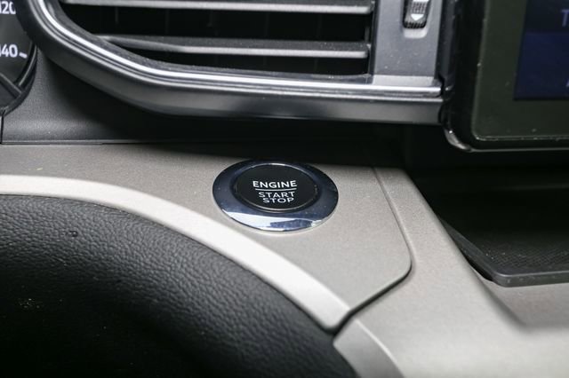 Used 2023 Ford Explorer XLT w/ Equipment Group 202A AWD/4WD image 28