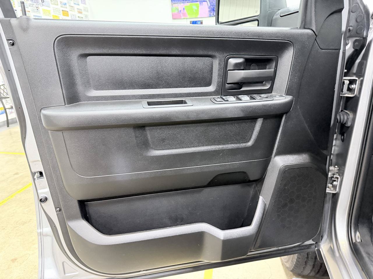 Used 2024 RAM 2500 Tradesman w/ Chrome Appearance Group AWD/4WD image 26