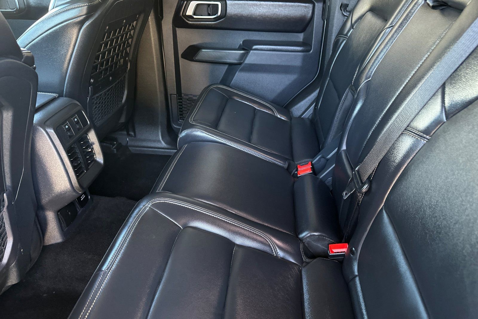 Used 2025 Ford Bronco Badlands AWD/4WD image 12