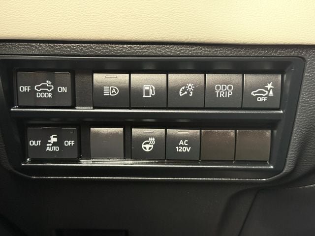 Used 2023 Toyota Tundra Capstone AWD/4WD image 22