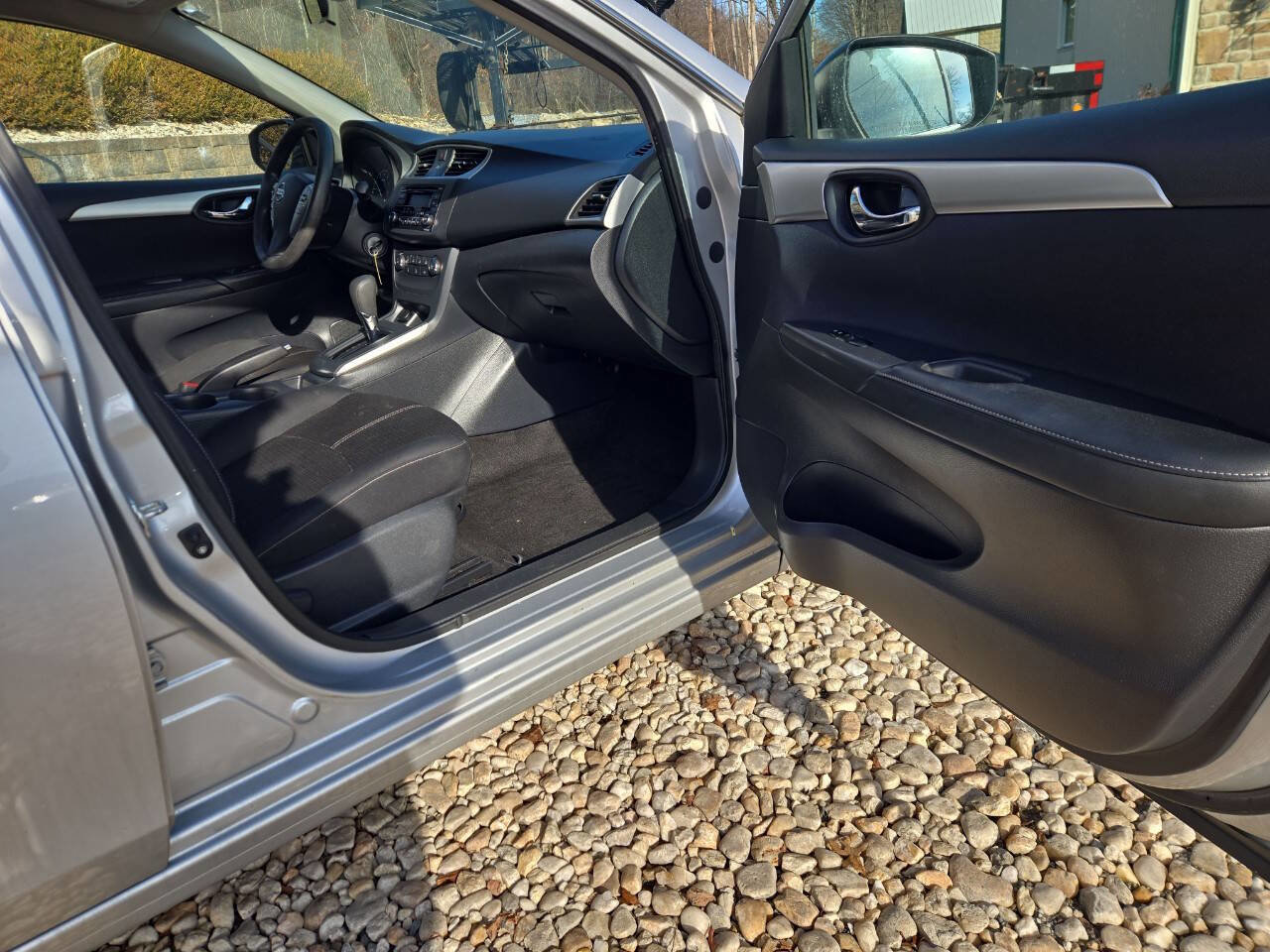 Used 2016 Nissan Sentra S image 21