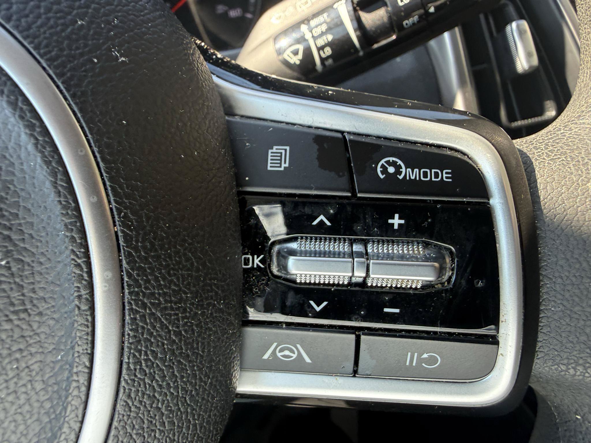 Used 2023 Kia Sorento LX FWD image 19