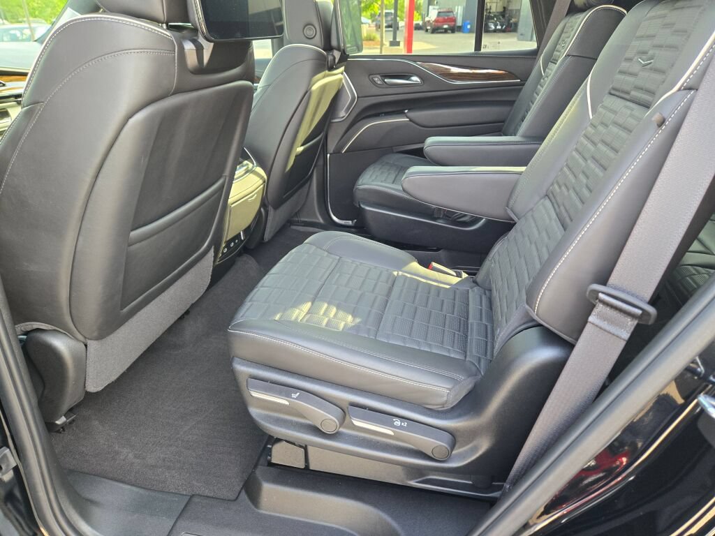 Used 2024 Cadillac Escalade Sport Platinum w/ LPO, ONYX Package AWD/4WD image 22