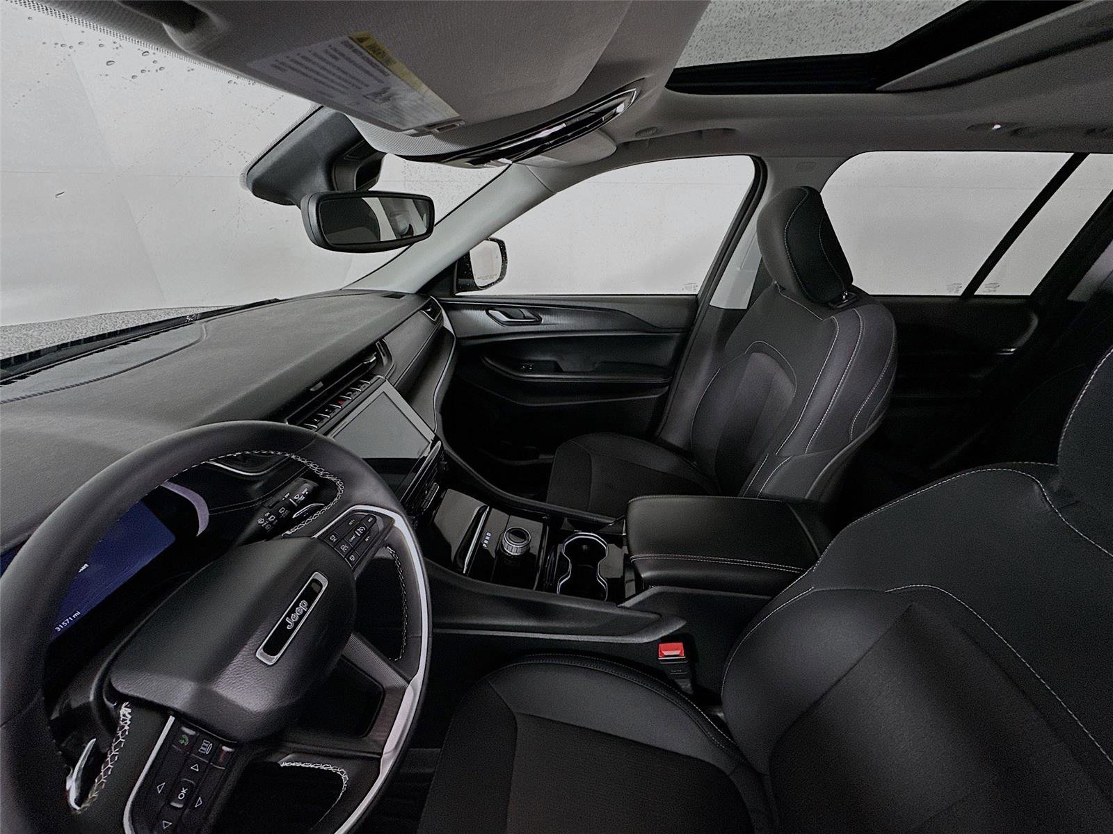 Used 2023 Jeep Grand Cherokee Laredo w/ Luxury Tech Group I image 5