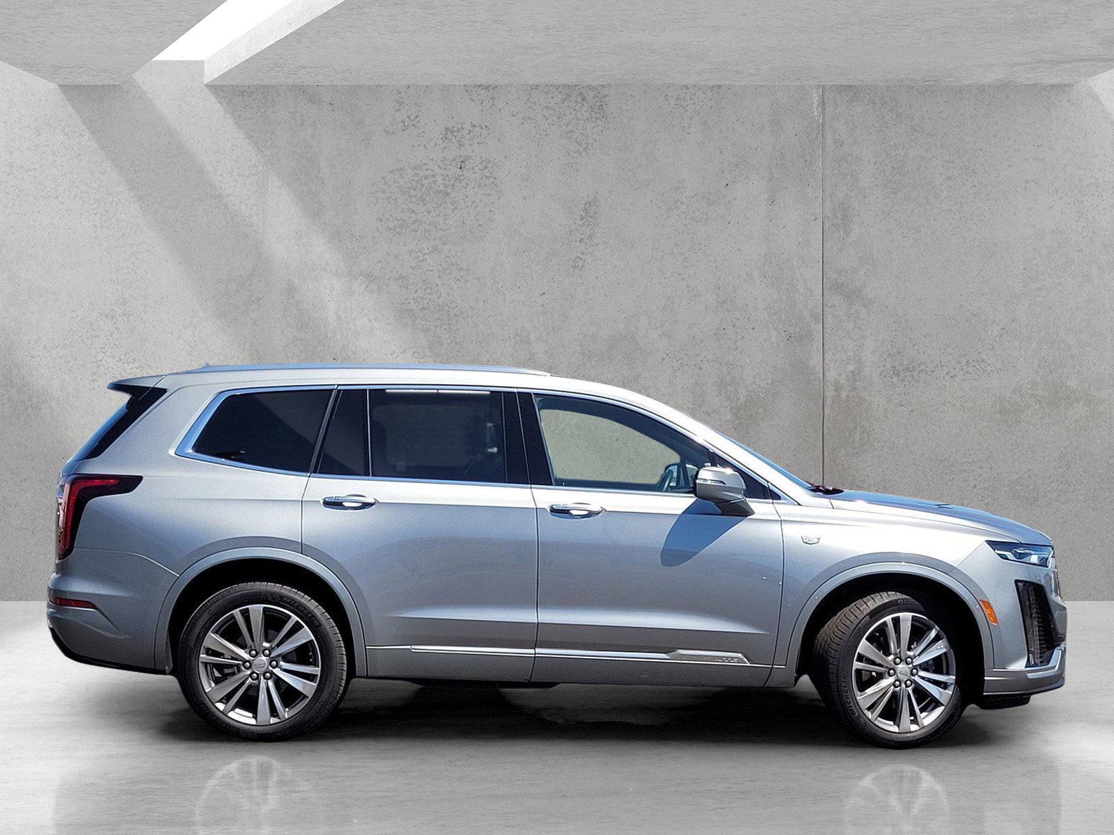 Certified 2025 Cadillac XT6 Premium Luxury image 3