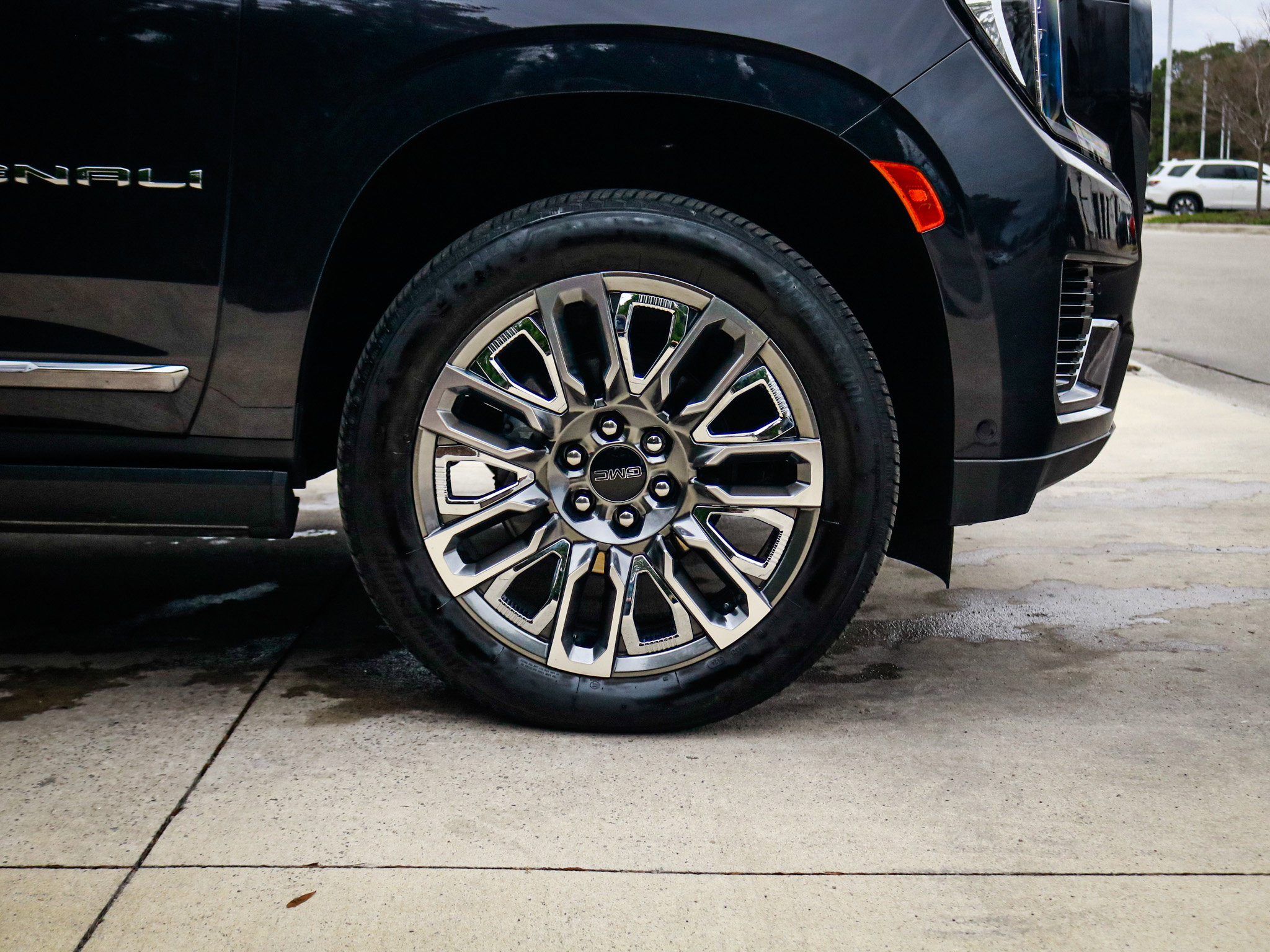 Used 2024 GMC Yukon XL Denali Ultimate image 13