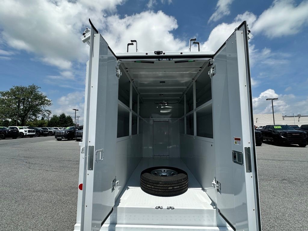 New 2025 GMC Savana 3500 w/ Power Convenience Package RWD image 22